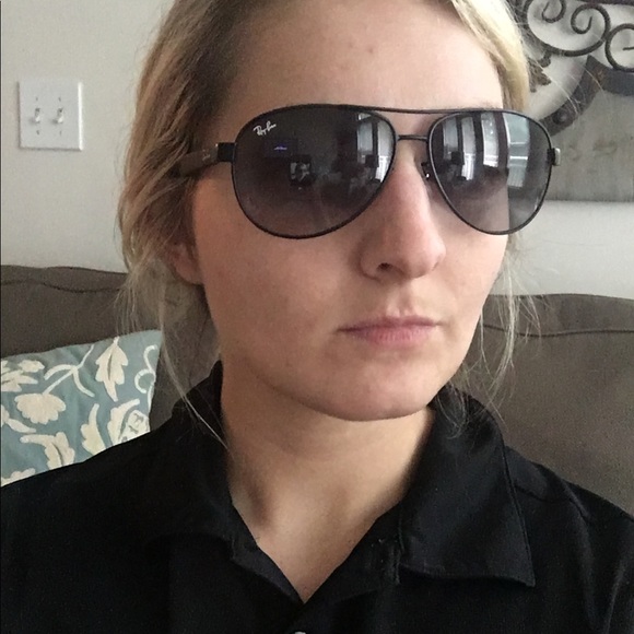 Ray Ban Grey Sunglasses and carrying case - Picture 5 of 7